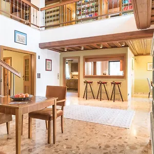 https://yes-it-is-retro-big-villa-with-indoor-pool-by-welcome2.vienna-besthotels.com